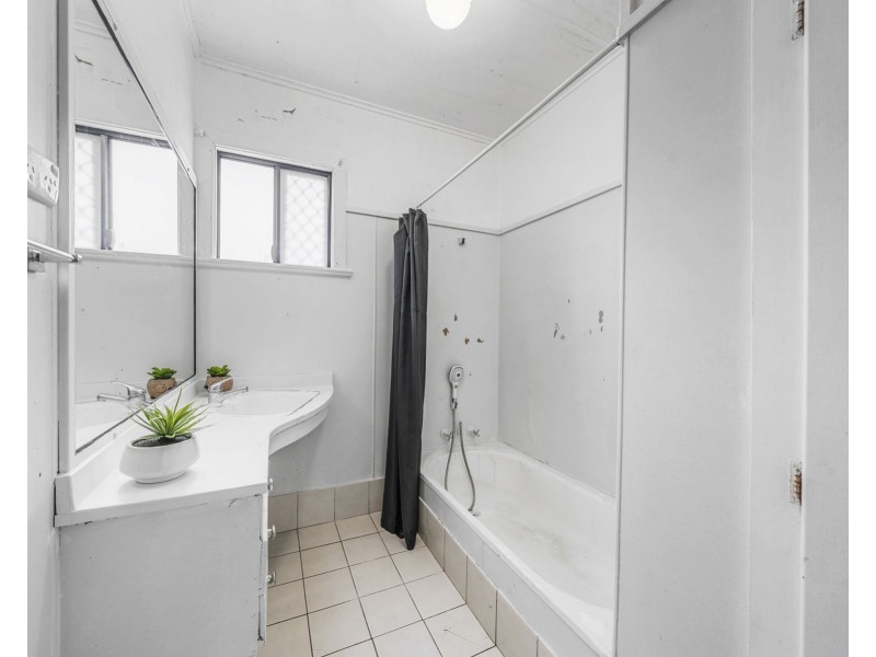 229 Alderley Street, Centenary Heights QLD 4350