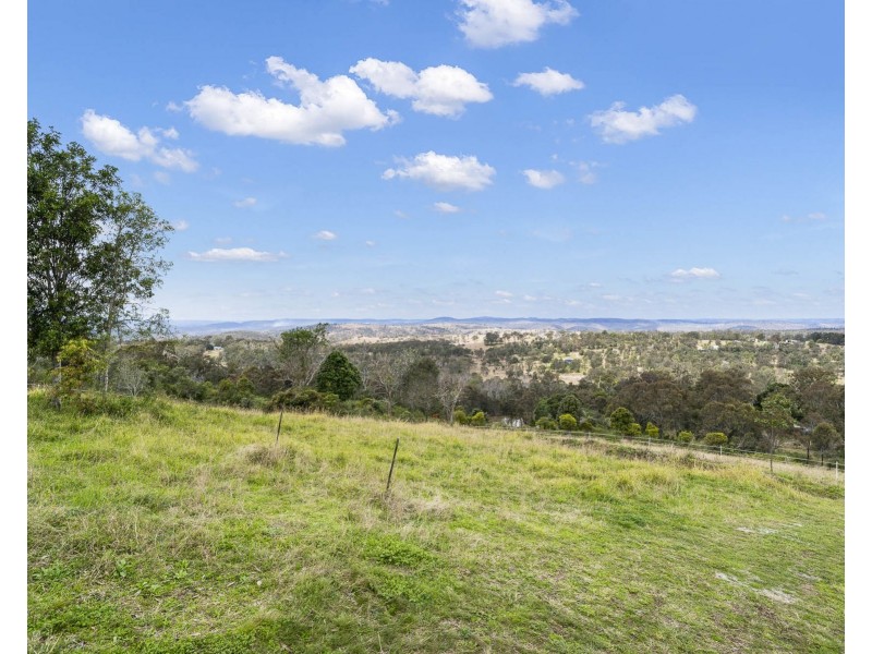 136 Muir Drive, South East Nanango QLD 4615