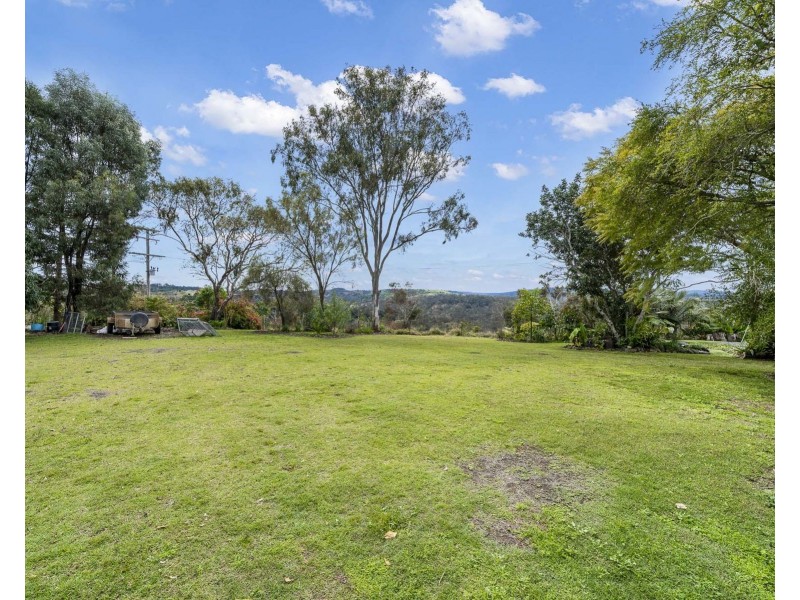136 Muir Drive, South East Nanango QLD 4615