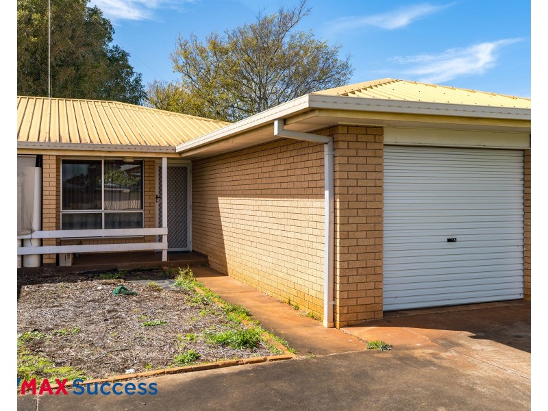 2/548 Greenwattle Street, Newtown QLD 4350