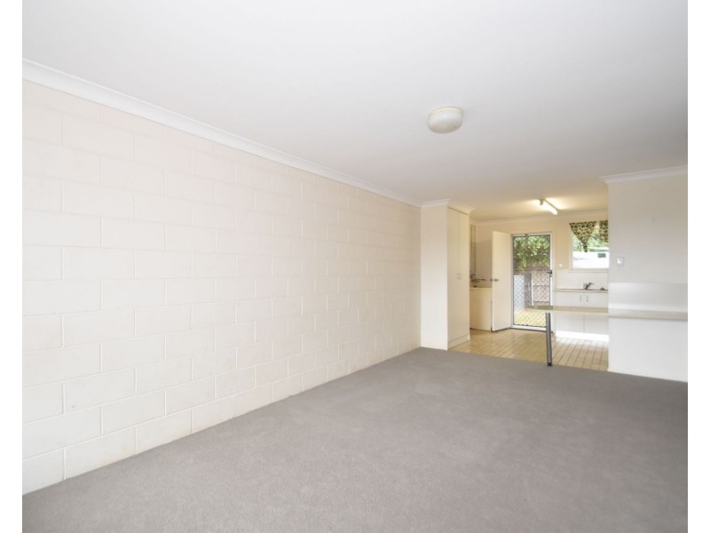 2/548 Greenwattle Street, Newtown QLD 4350