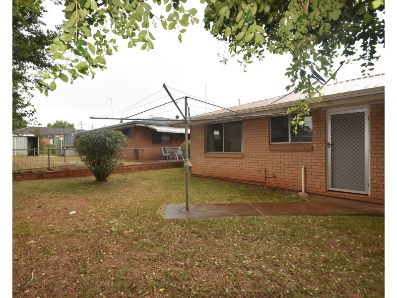 2/548 Greenwattle Street, Newtown QLD 4350