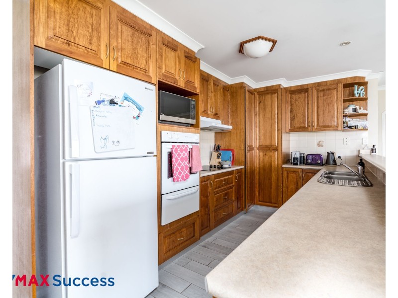 9 Paulene Crescent, Kearneys Spring QLD 4350