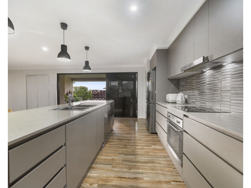 33 Lilly Avenue, Cawdor QLD 4352