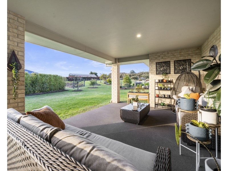 33 Lilly Avenue, Cawdor QLD 4352