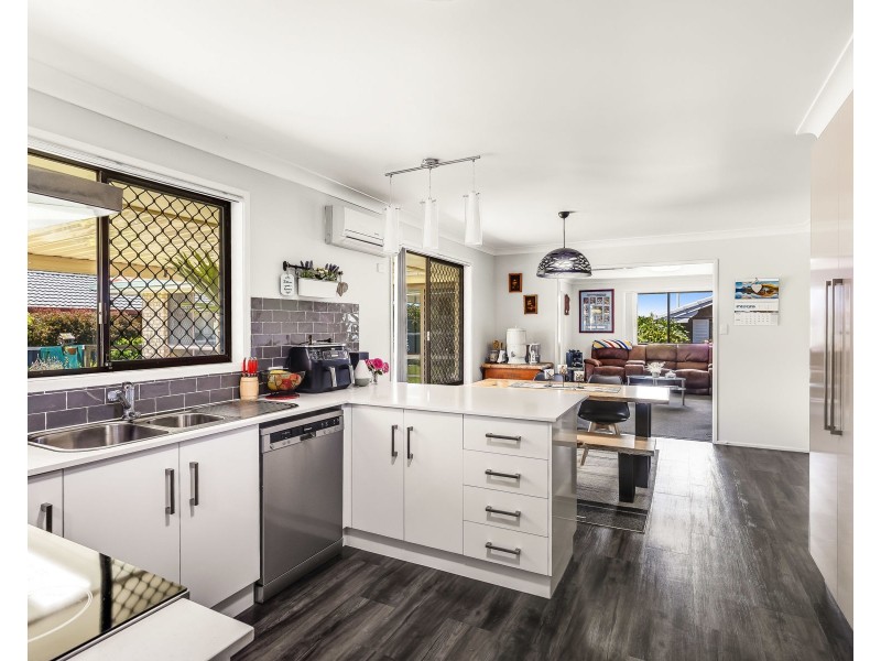 8 Bischof Street, Wilsonton Heights QLD 4350