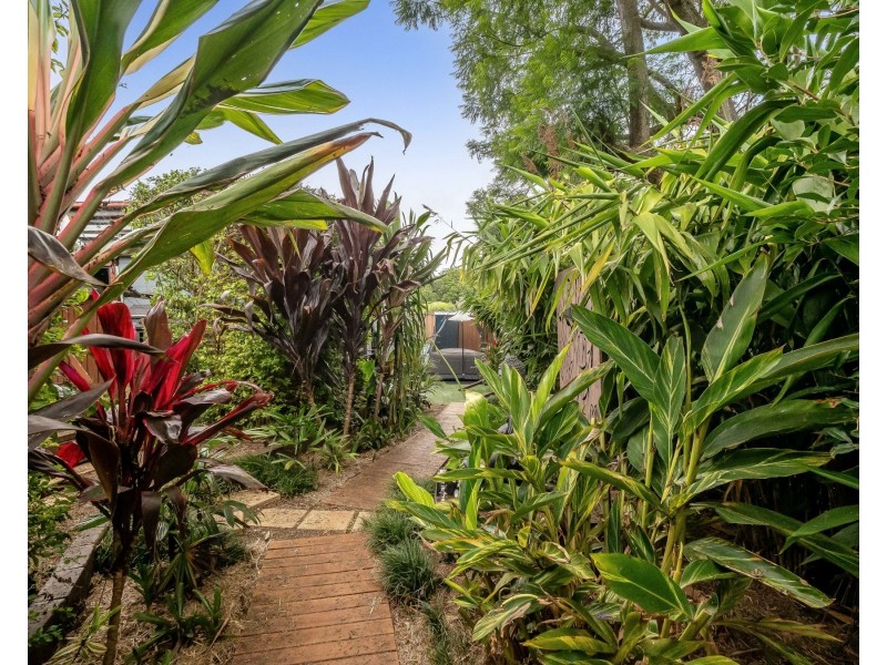 2 Bullock Street, Rockville QLD 4350