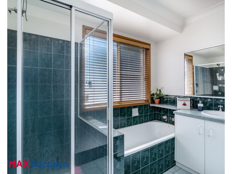2/416 West Street, Kearneys Spring QLD 4350