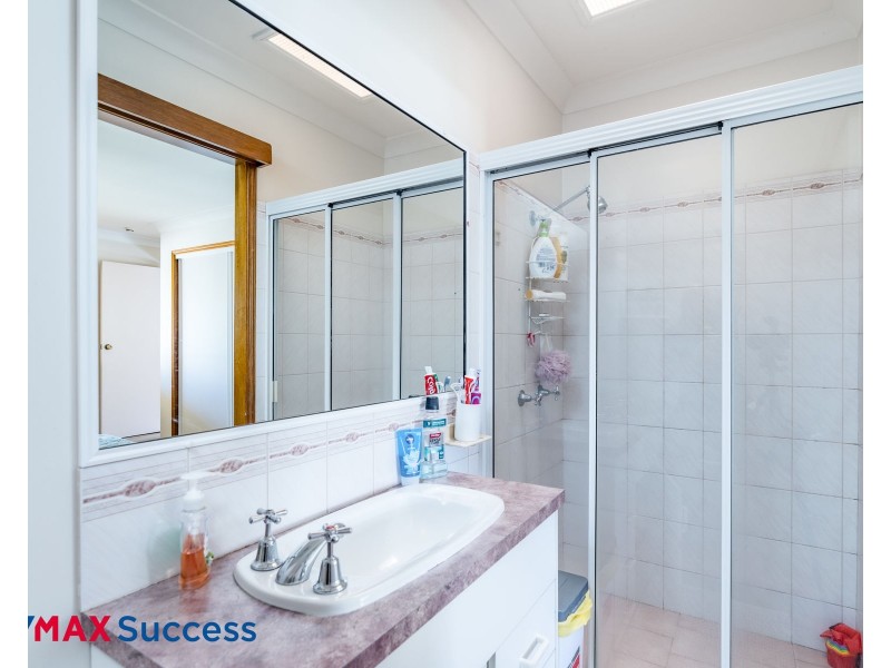 2/416 West Street, Kearneys Spring QLD 4350