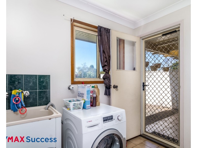 2/416 West Street, Kearneys Spring QLD 4350