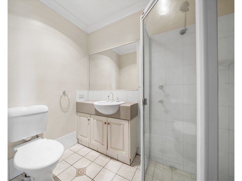 2/484-486 West Street, Kearneys Spring QLD 4350