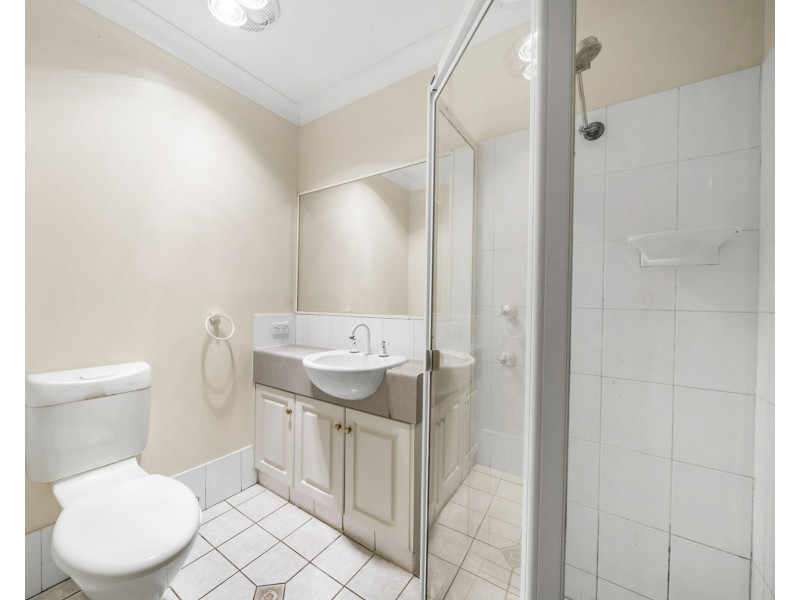 2/484-486 West Street, Kearneys Spring QLD 4350