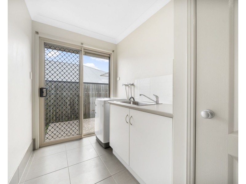 33 Sunset Drive, Glenvale QLD 4350