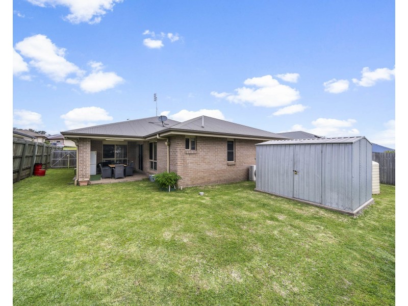 33 Sunset Drive, Glenvale QLD 4350