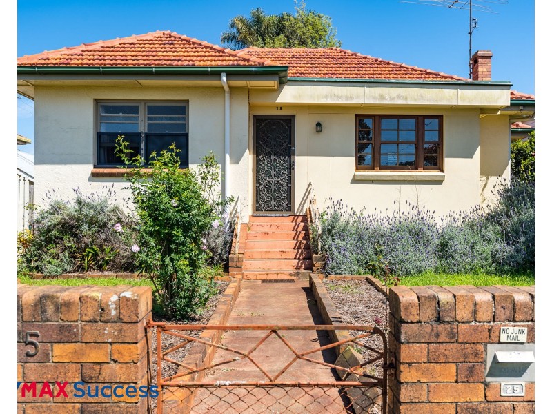25 Helen Street, Newtown QLD 4350