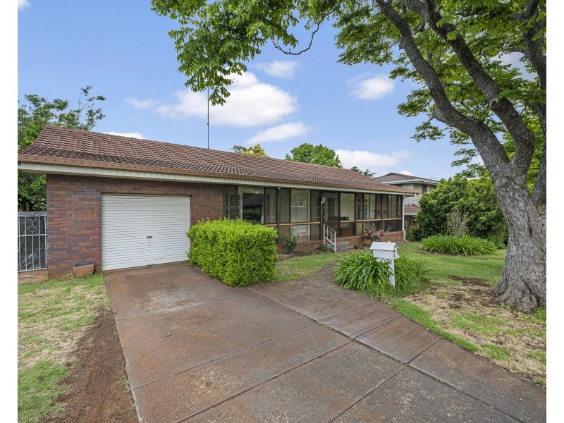 4 Clewley Crescent, Rangeville QLD 4350