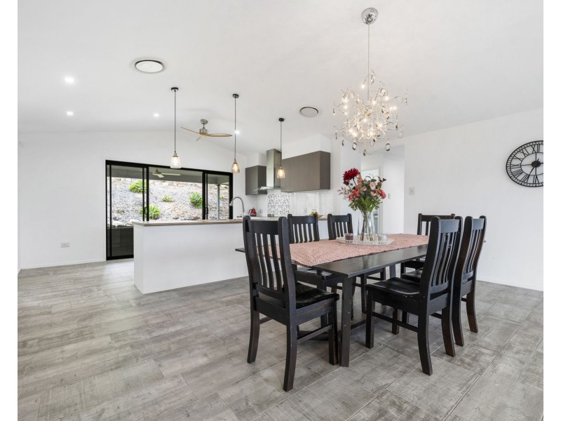 11 Skyline Drive, Withcott QLD 4352