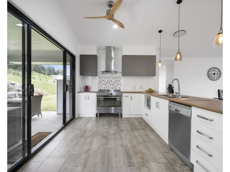 11 Skyline Drive, Withcott QLD 4352