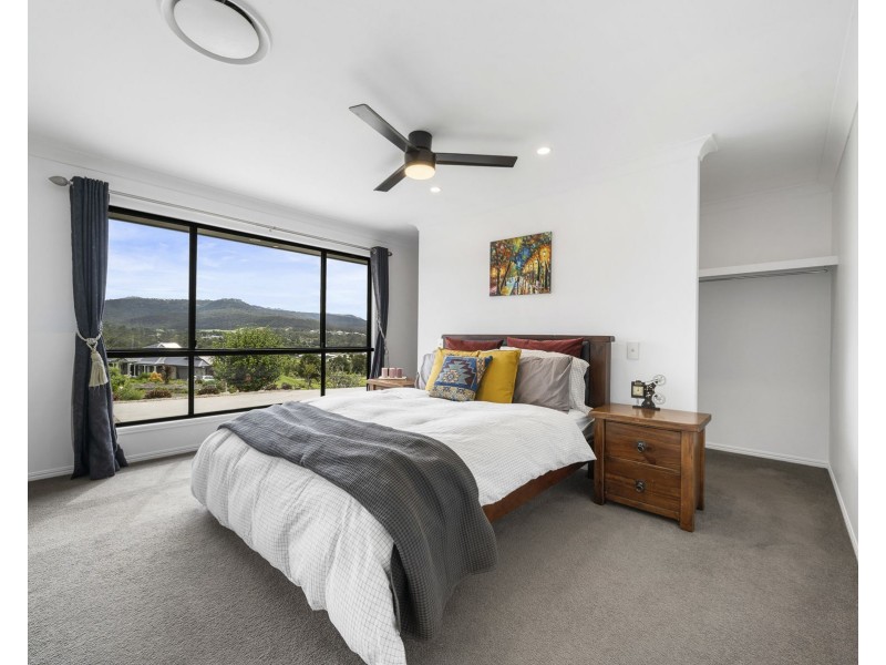 11 Skyline Drive, Withcott QLD 4352