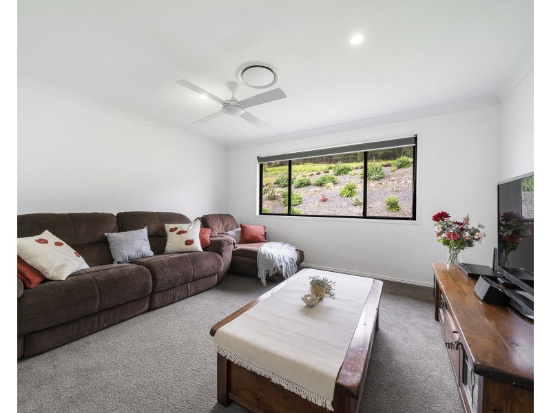 11 Skyline Drive, Withcott QLD 4352