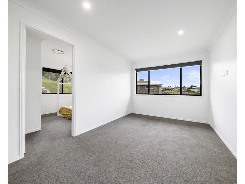 11 Skyline Drive, Withcott QLD 4352