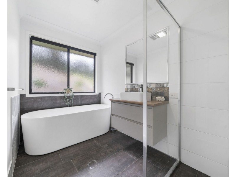 11 Skyline Drive, Withcott QLD 4352