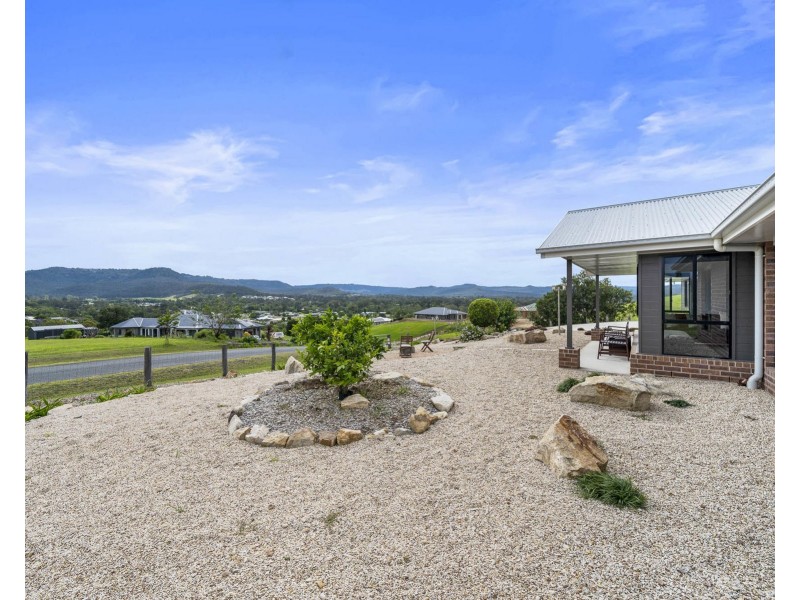 11 Skyline Drive, Withcott QLD 4352