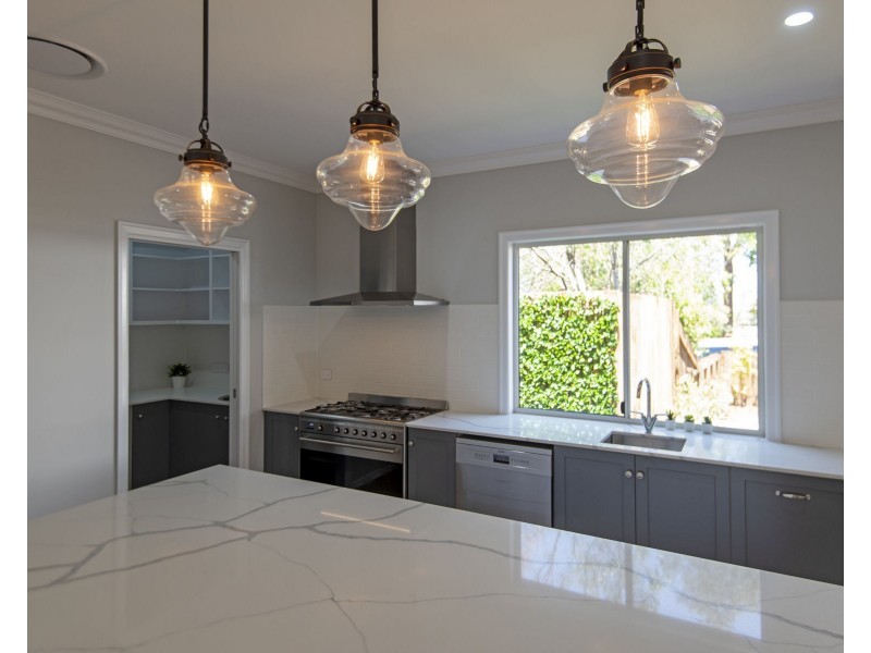 87A Mackenzie Street, Mount Lofty QLD 4350