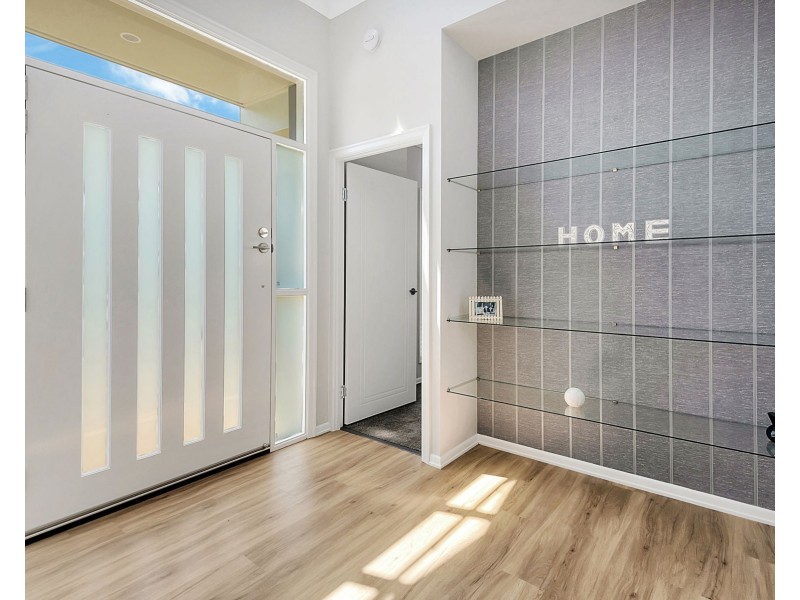 87A Mackenzie Street, Mount Lofty QLD 4350