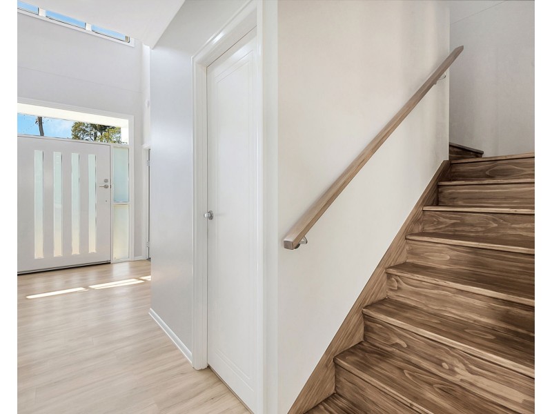 87A Mackenzie Street, Mount Lofty QLD 4350