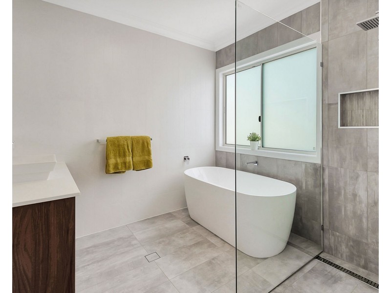 87A Mackenzie Street, Mount Lofty QLD 4350