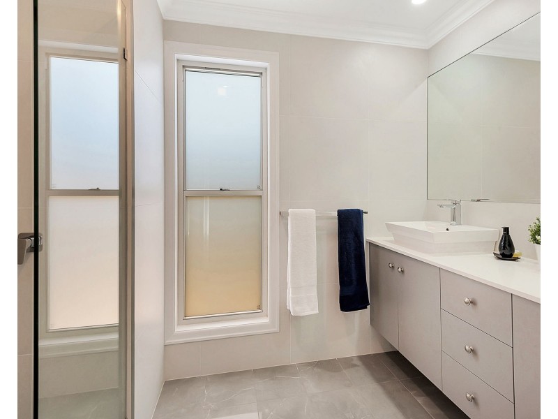 87A Mackenzie Street, Mount Lofty QLD 4350