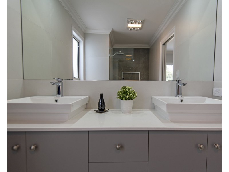 87A Mackenzie Street, Mount Lofty QLD 4350