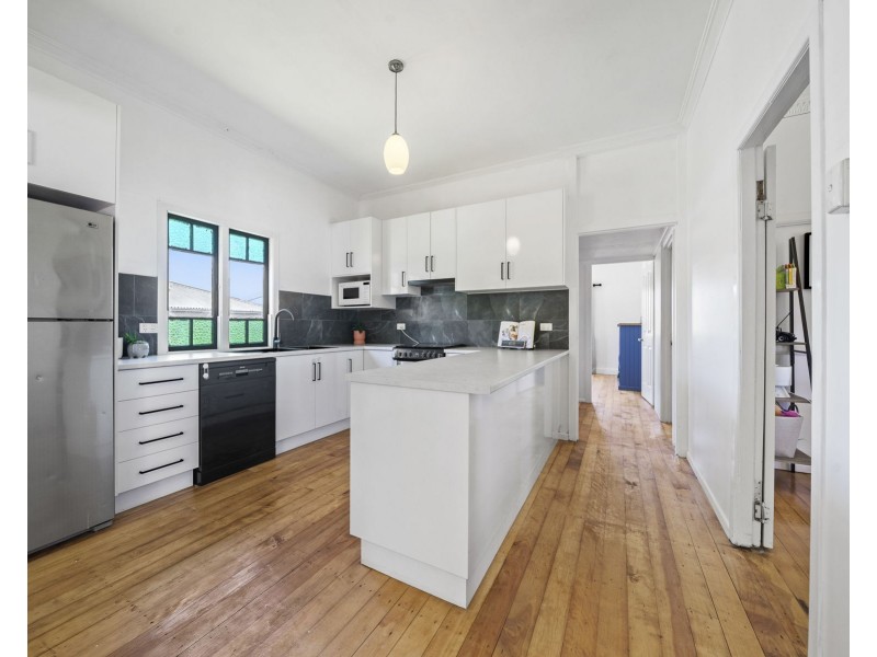 2 Gauntlet Street, North Toowoomba QLD 4350