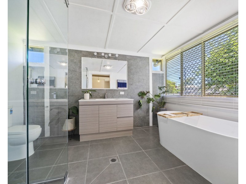 2 Gauntlet Street, North Toowoomba QLD 4350