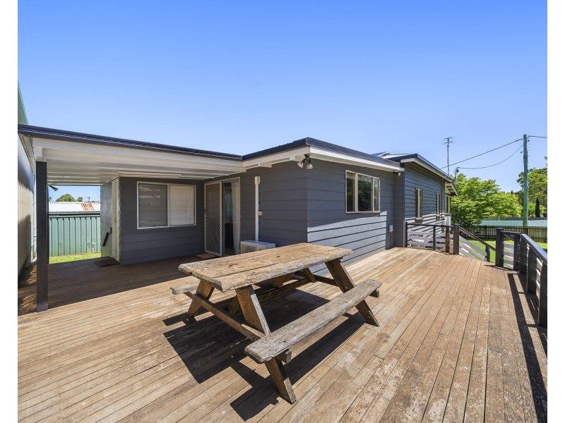 2 Gauntlet Street, North Toowoomba QLD 4350