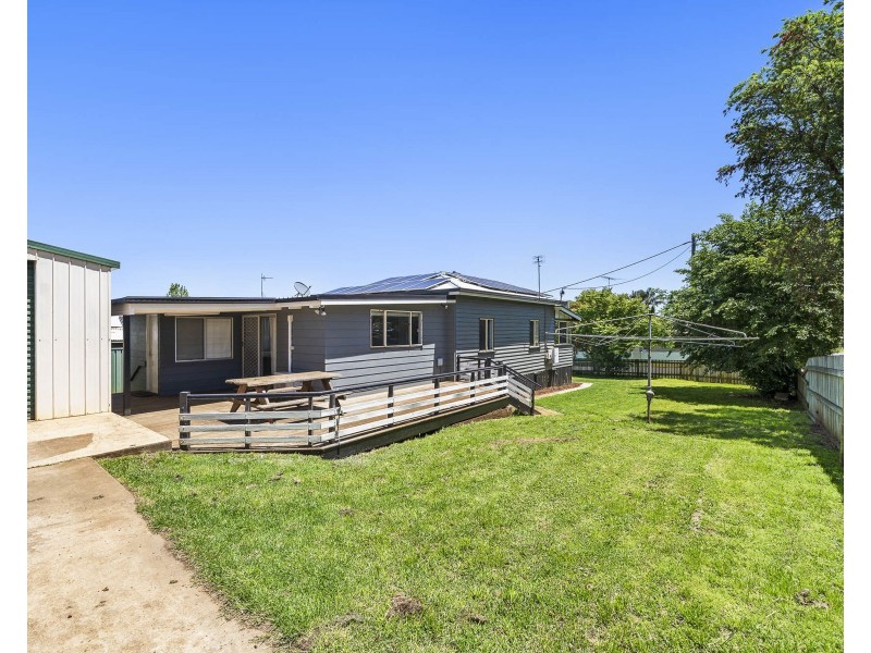 2 Gauntlet Street, North Toowoomba QLD 4350