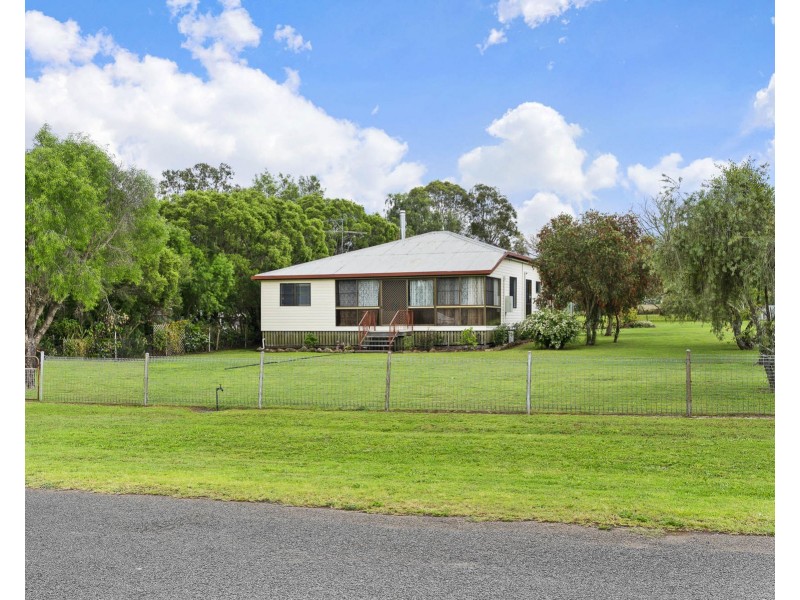 27 Hartwig Street, Goombungee QLD 4354