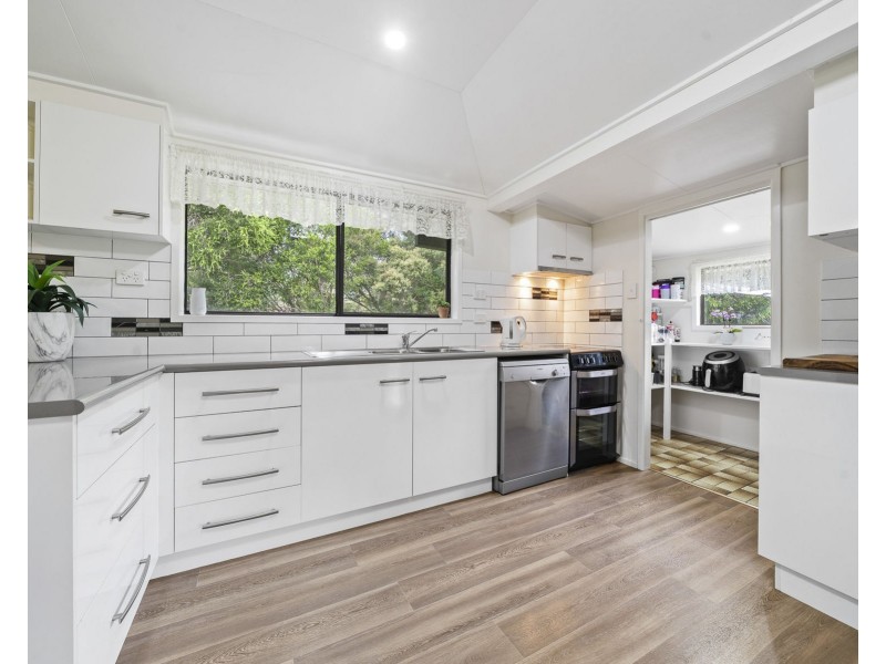 27 Hartwig Street, Goombungee QLD 4354