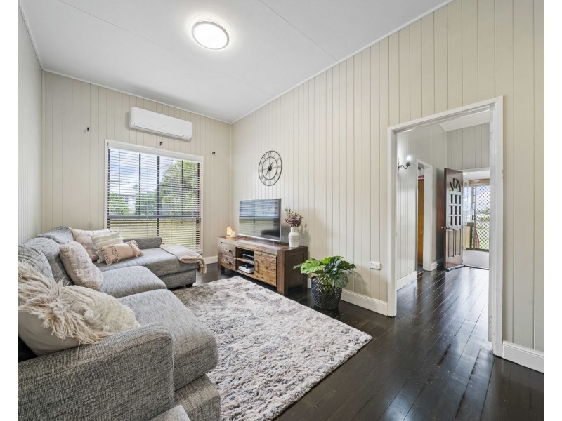 27 Hartwig Street, Goombungee QLD 4354