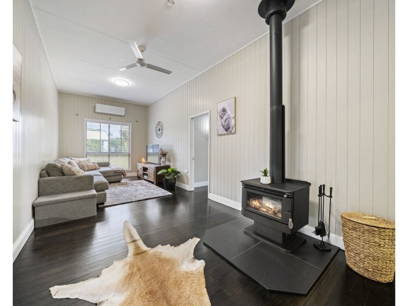 27 Hartwig Street, Goombungee QLD 4354