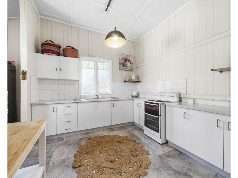 123 West Street, Newtown QLD 4350