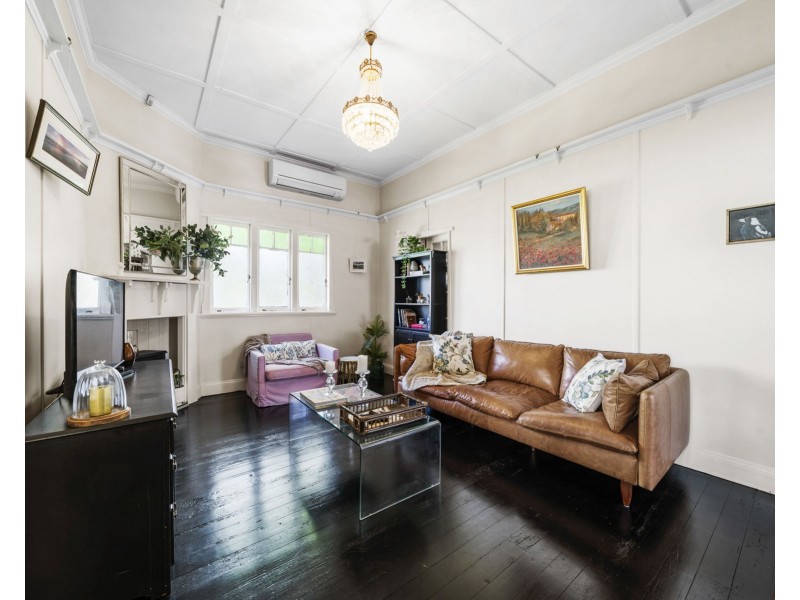 123 West Street, Newtown QLD 4350