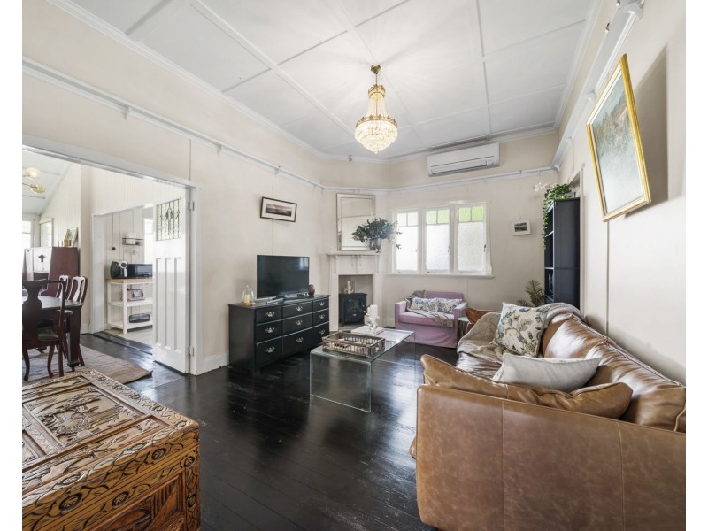 123 West Street, Newtown QLD 4350