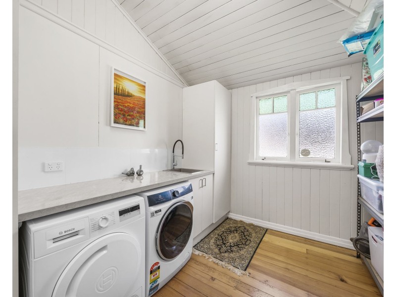 123 West Street, Newtown QLD 4350