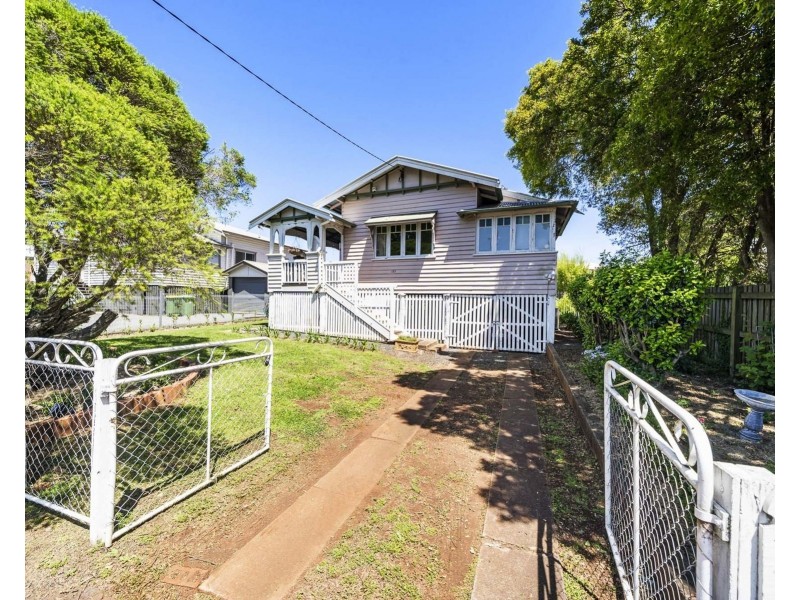 123 West Street, Newtown QLD 4350