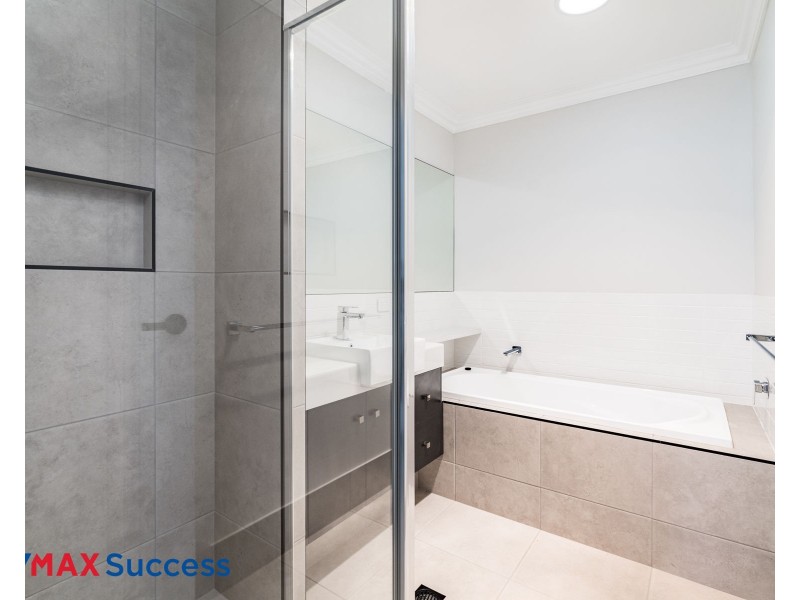 1/12 Kirklees Street, Newtown QLD 4350