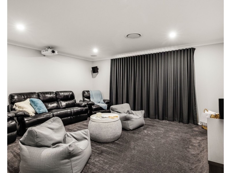 12 Daniells Close, Middle Ridge QLD 4350