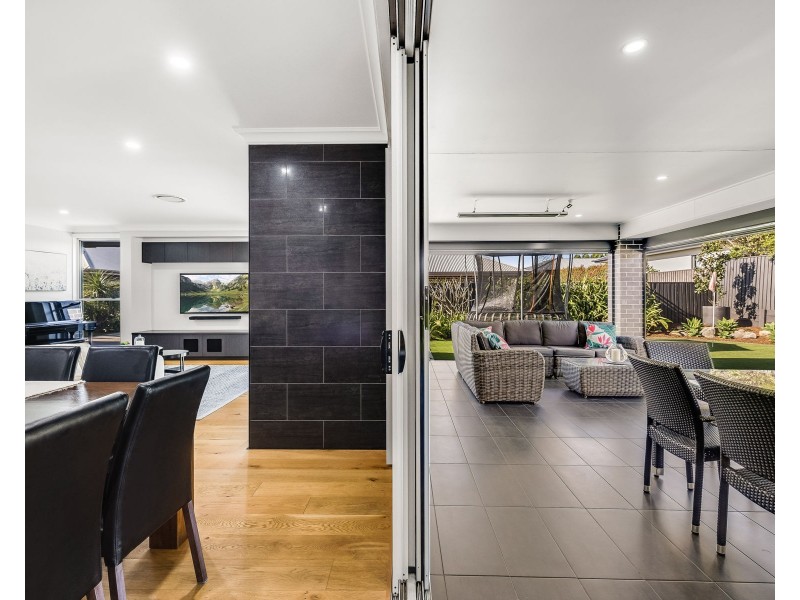 12 Daniells Close, Middle Ridge QLD 4350