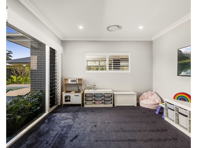 12 Daniells Close, Middle Ridge QLD 4350